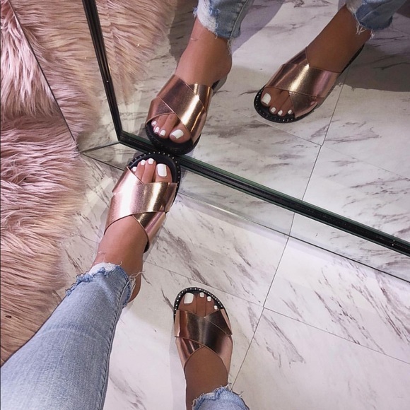 Qupid Shoes - Cross strap Sandals